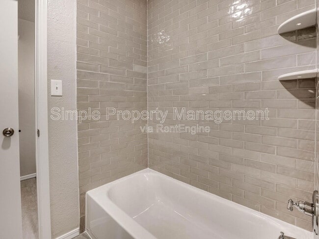 Building Photo - 1710 Hillcrest Dr