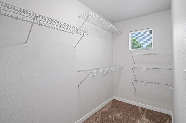Building Photo - "Spacious 3-Bedroom Duplex Retreat on Park...