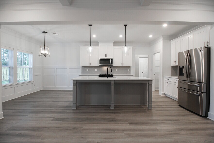 Building Photo - 2036 Warbler Dr