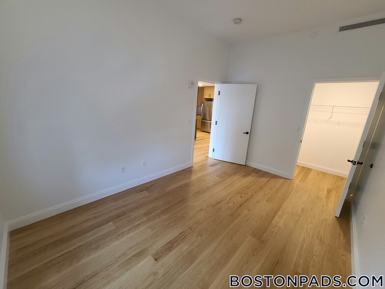 Building Photo - 83 Gardner St