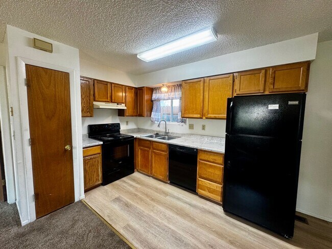 Building Photo - 702/704 Bonfoy Ave
