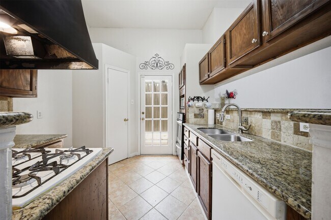Building Photo - 7518 Alcomita Dr