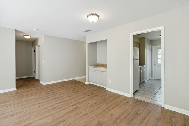 Building Photo - Mariners Walk - Easy walk to the beach