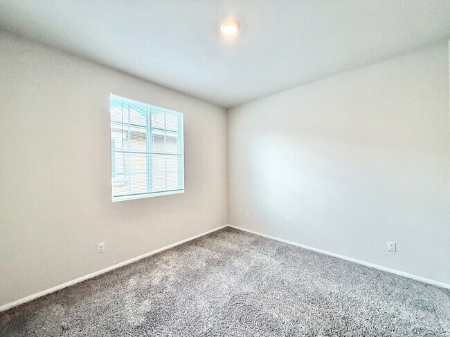 Building Photo - 3 bedroom Solar Home in Heirloom Farms for LEASE!