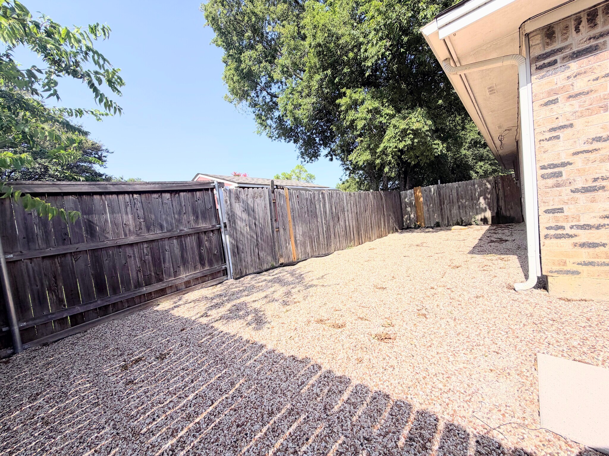 Spacious No maintenence backyard - 7501 April Ln