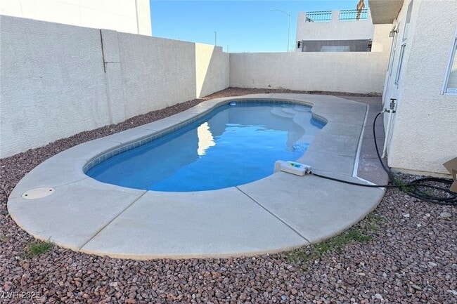 Building Photo - 9300 Cool Creek Ave