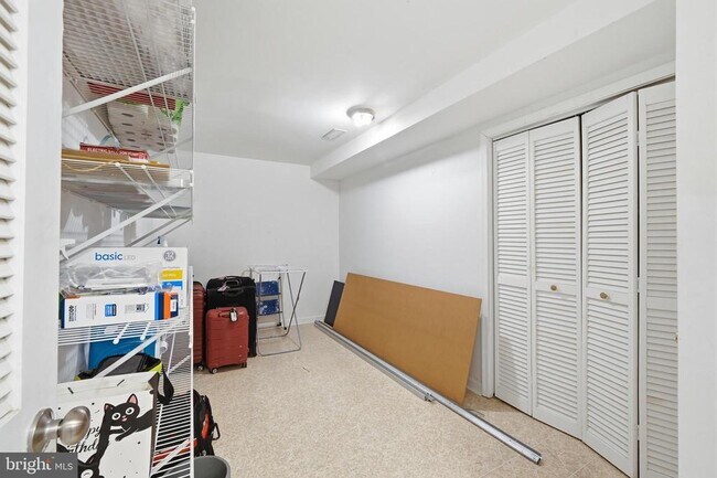 Building Photo - 34 Westhampton Ct
