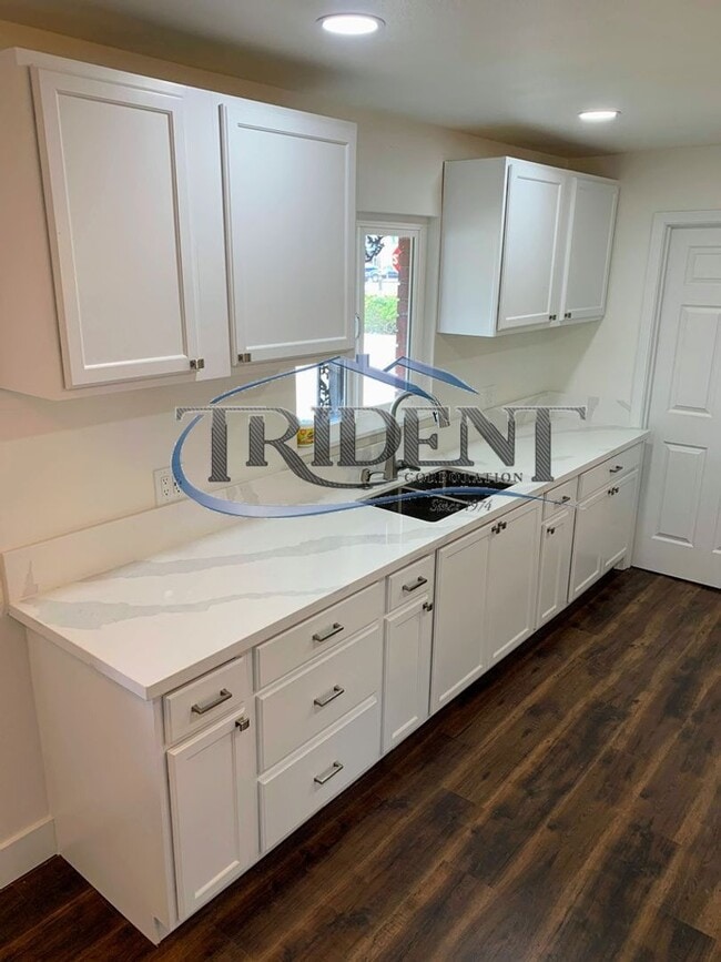 Building Photo - 685 N Barrett Rd