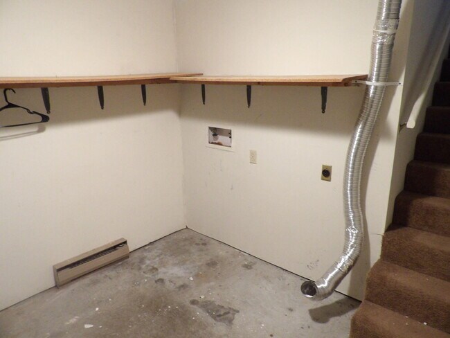 Building Photo - 65 Ashwood Ct