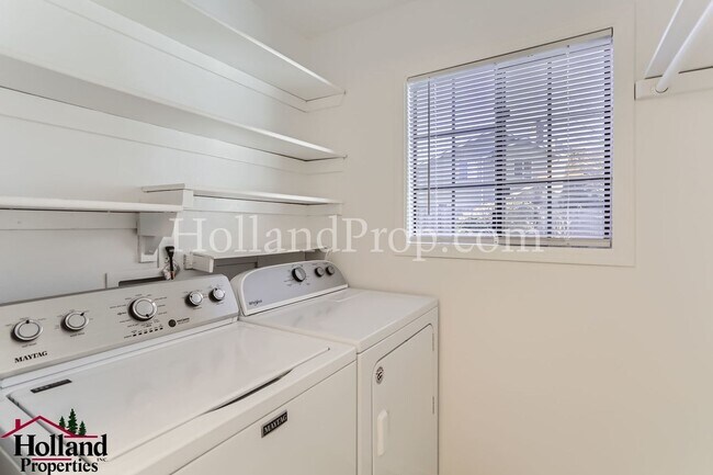Building Photo - 16050 SW Old Oak Dr
