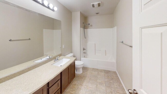 Building Photo - Beautiful 4 bedroom 3 bath Home