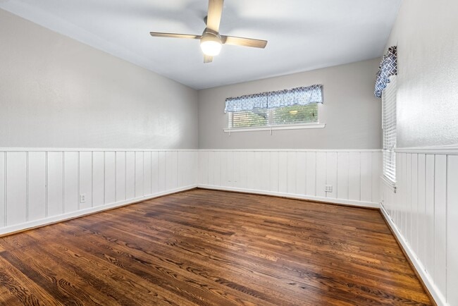 Building Photo - 704 Downing Dr