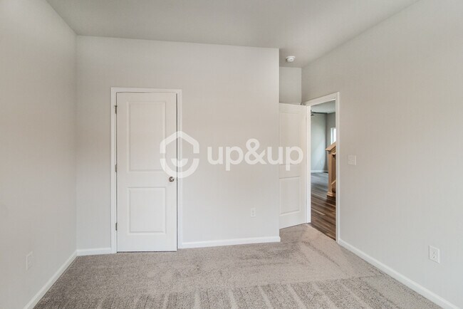 Building Photo - Fantastic 4bd/2.5ba home! Let yourself in!