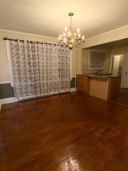 Building Photo - 715 Western Ave