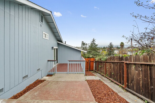 Building Photo - 34 Altamont Dr