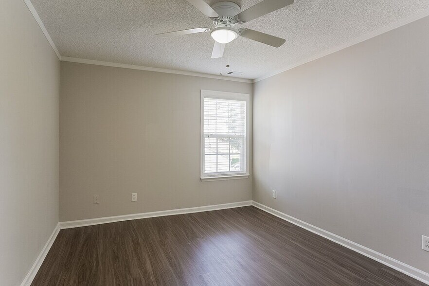 Building Photo - 6726 Brookfield Way
