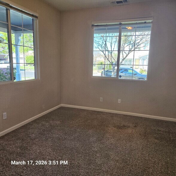 Building Photo - 916 Sawyer Way