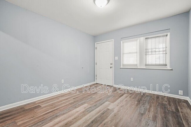 Building Photo - 1156 Hubbard St SW
