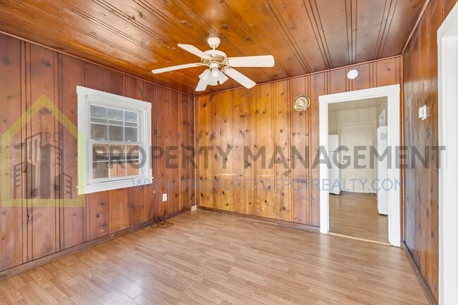 Building Photo - Looking for a charming 2-bedroom, 1-bath s...