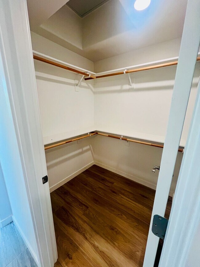 Building Photo - Vibrant 3 BED + 2.5 BA Milpitas Townhouse. Stainless Steel Appliances. Great Location.