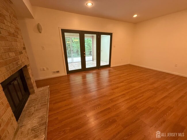 Building Photo - 309 Constitution Cir