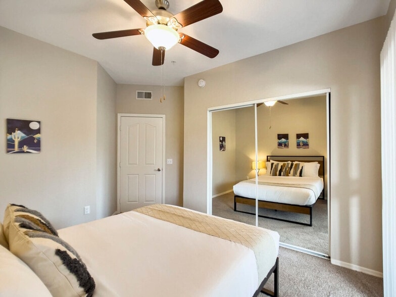 Building Photo - 14201 N 70th Way