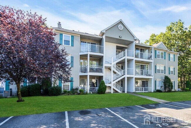 Building Photo - 66 Iroquois Dr