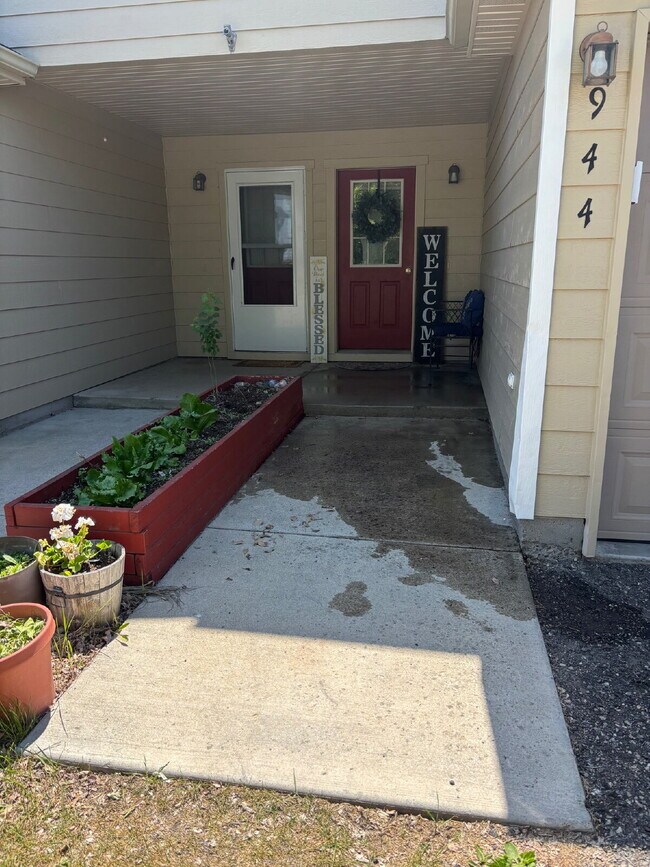 Building Photo - Charming 3-Bedroom  2.5 Bath retreat in Be...
