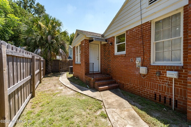 Building Photo - 1519 Belmonte Ave