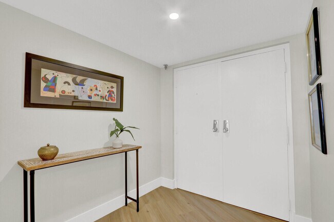 Building Photo - 5420 N Ocean Dr