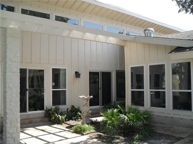 Building Photo - 4804 Greystone Dr