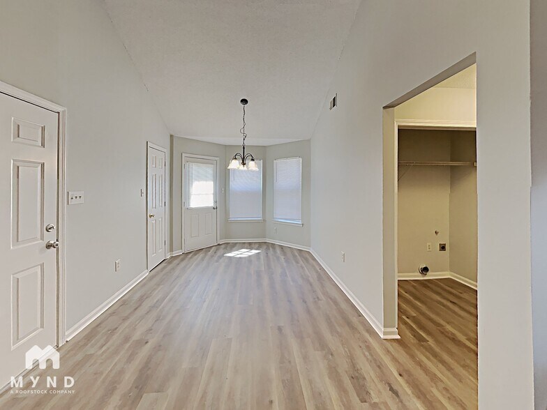 Building Photo - 5551 W Avalon Dr