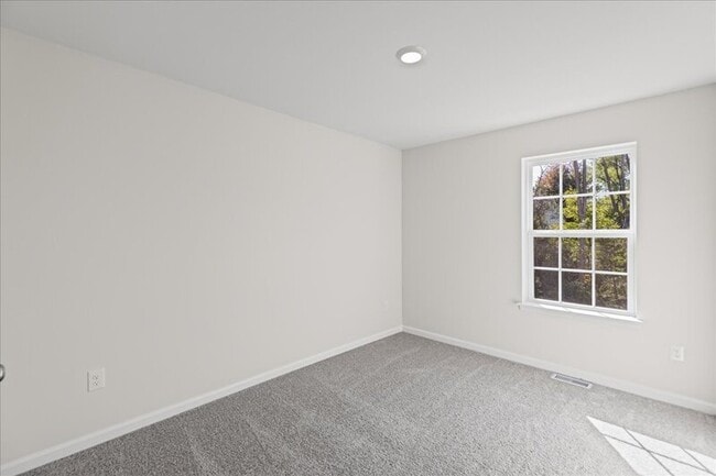 Building Photo - 27 Whaler Dr