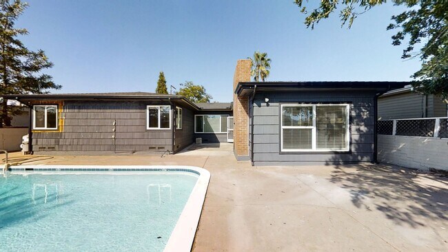 Building Photo - 5336 E Falls View Dr