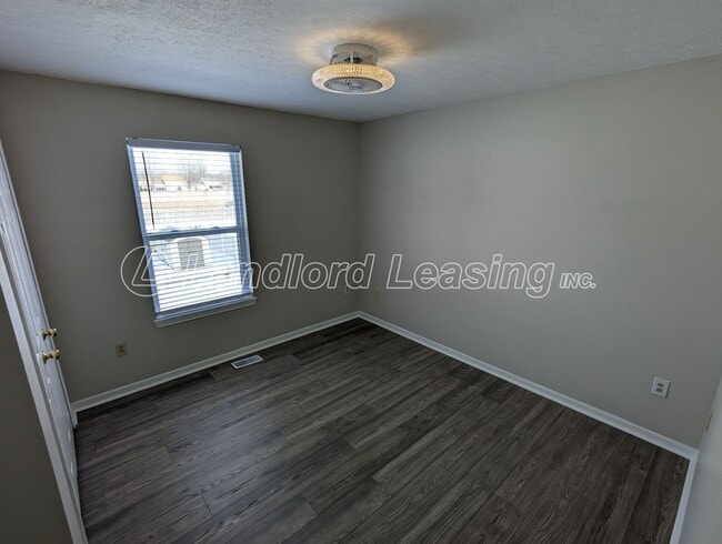 Building Photo - 35330 Oxford Ct