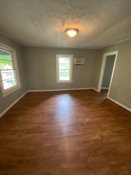Building Photo - 126 Lakeview Dr