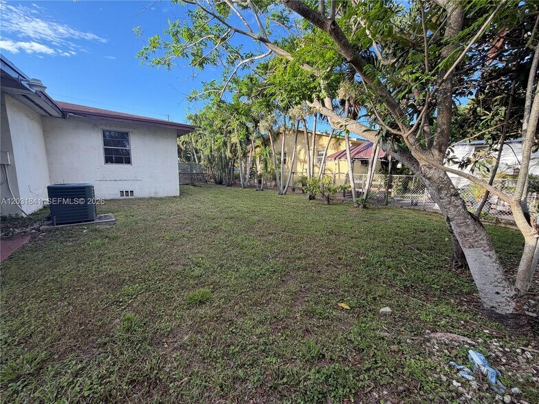 Building Photo - 6318 SW 27th St