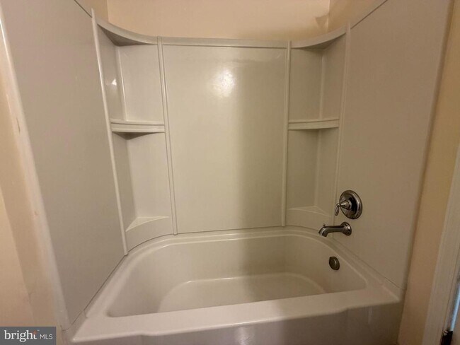 Building Photo - 122 Ridgemont Dr