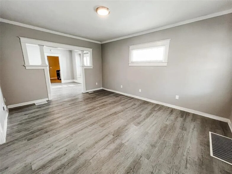 Building Photo - 336 N Riley Ave