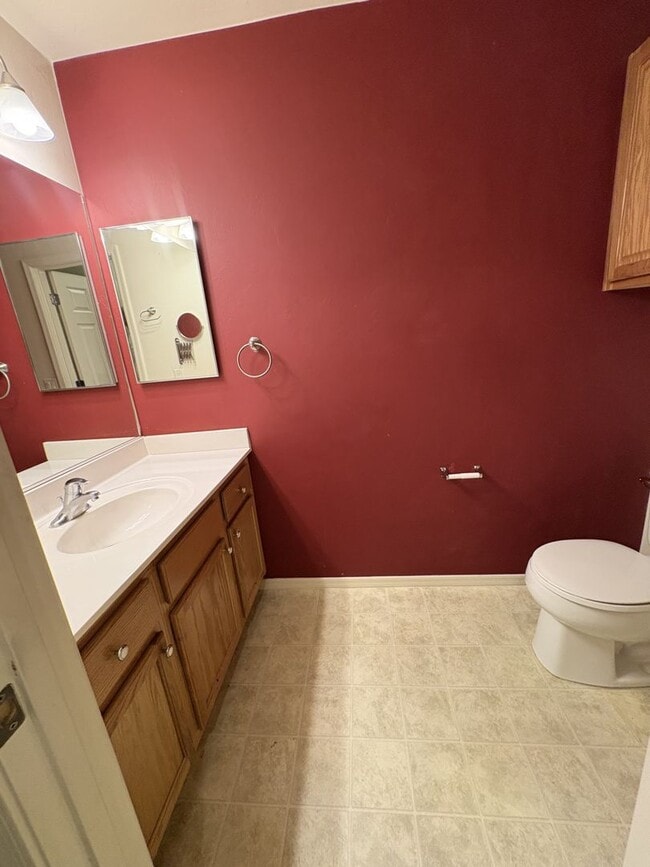 Building Photo - East side beauty 4 bedrooms