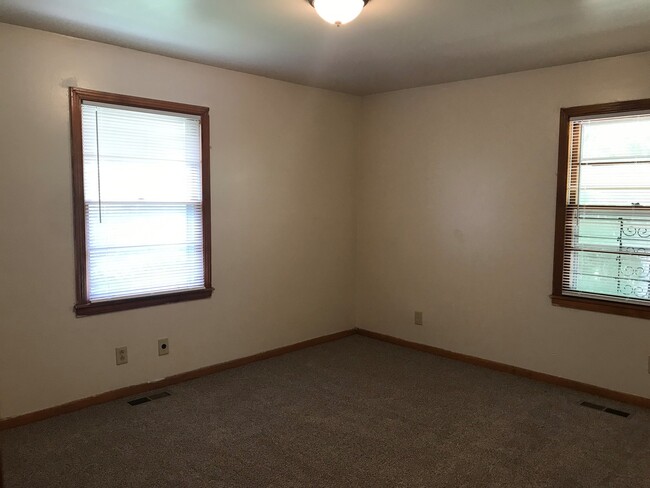 Building Photo - Collinwood Drive-5000