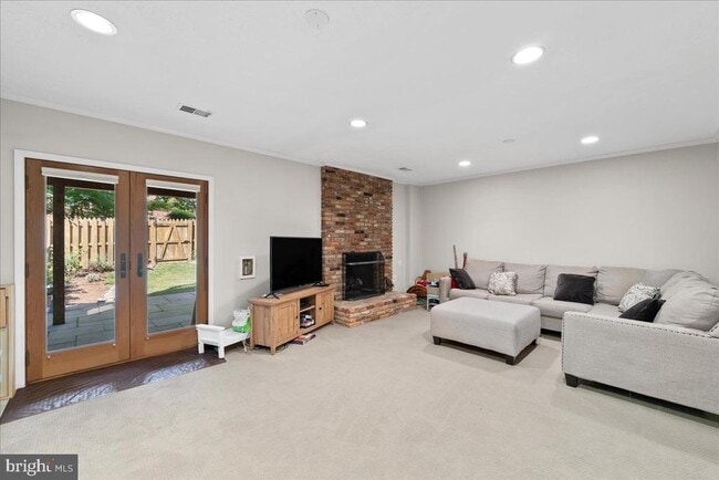 Building Photo - 7252 Greentree Rd