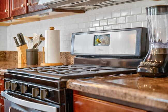 Building Photo - 1961 Creek Bank Dr