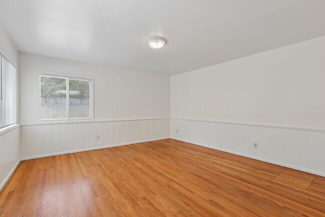Building Photo - 3Bd/2ba Home w/parking in Santa Monica