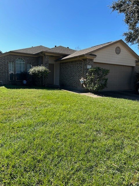 Building Photo - 10451 N Fallen Bough Dr