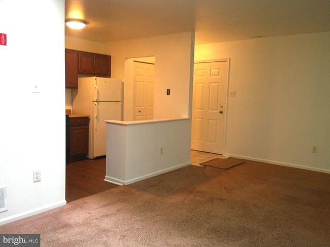 Building Photo - 308 Diamond Dr
