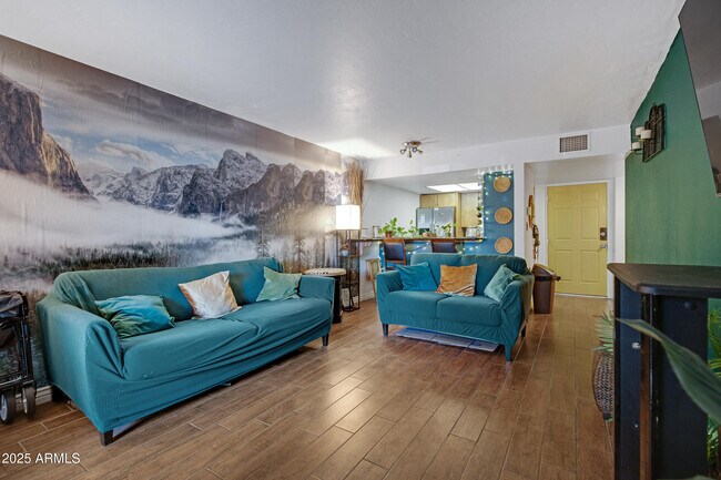 Building Photo - 540 N May