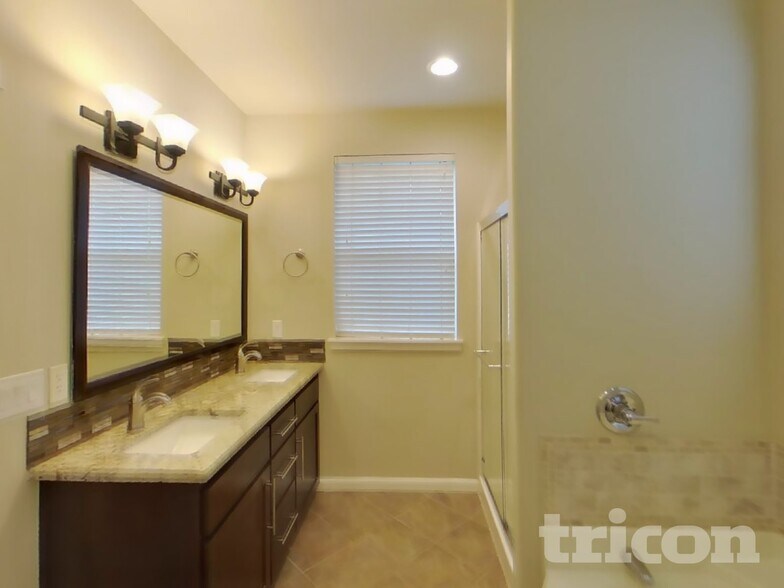 Building Photo - 3715 Santis Loop SE