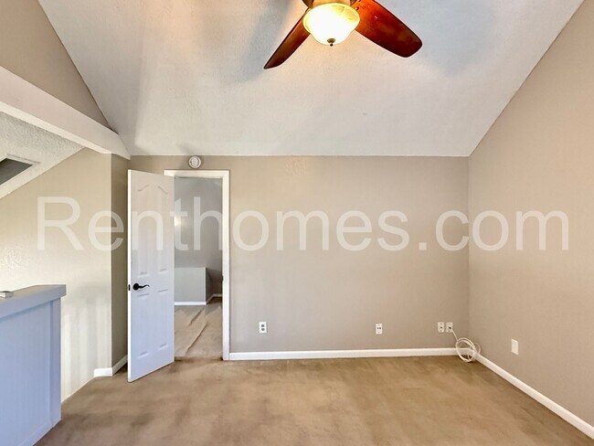 Building Photo - 9911 Ivy St