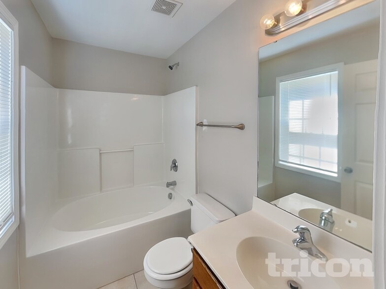 Building Photo - 10417 Hugue Way